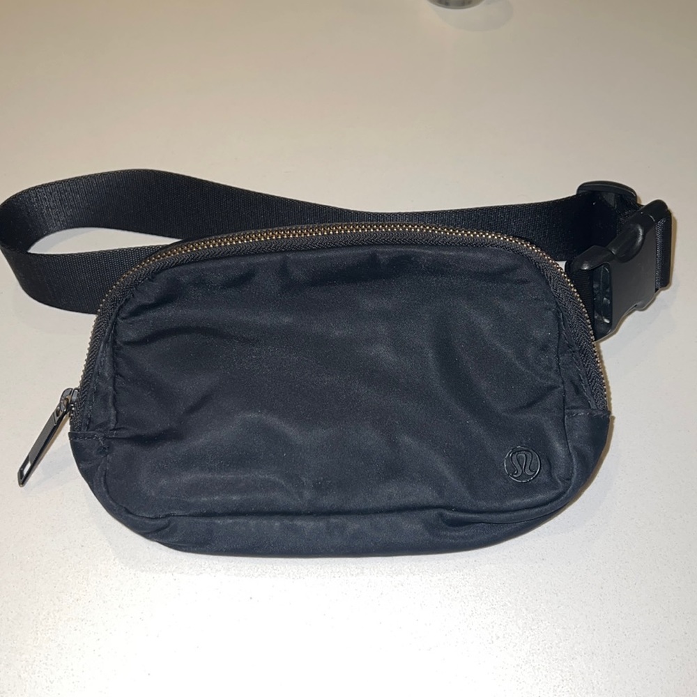 Used lululemon black Fanny pack